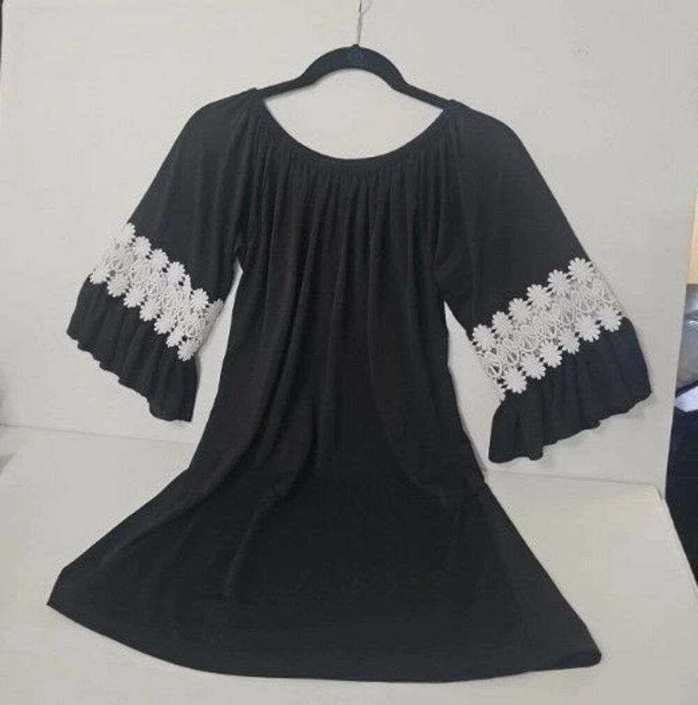 WinWin Black White Ruffle Blouse Size S/M Peasant Boho Whimsy Offshoulder